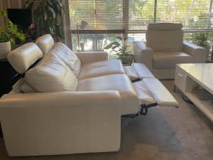 Leather recliner lounge suite