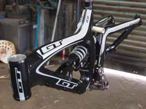 GT FURY 2.0 Downhill M Bike Frame Rock Shox Burner Rear Shock 240mm