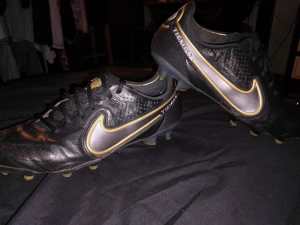 Nike TIEMPO Football Boots US 7.5