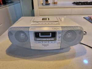 Panasonic Portable Stereo CD, Radio and Audio Tape System