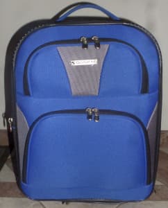 NEW WITHOUT TAGS-CARRYON SUITCASEOLYMPIA-BLUE-EXPANDABLE-44x35x27cms