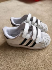 Kids Adidas Superstar shoe sneaker size euro 27. rrp $90