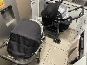 Uppababy Alta pram with bassinet and spare frame
