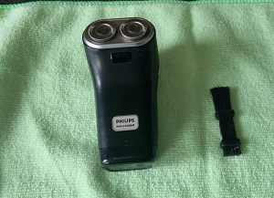 Philips battery operated 2 headed Shaver.
