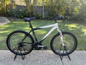 Giant Upland SE bike for sale $245 (Negotiable)