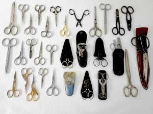 Collection of 31 x VINTAGE SCISSORS Embroidery Fabric Craft Decorative