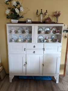 1926 cabinet with original metal lined cool box