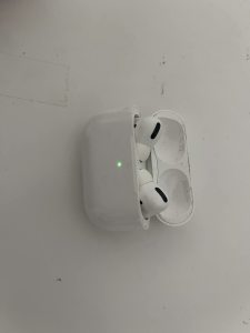 Apple AirPods 2 (2nd Generation)
