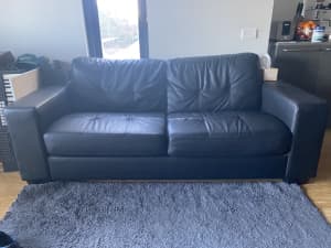 Black couch - 2.5 seater