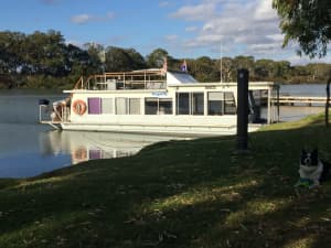 HOUSEBOAT - IDEAL FOR 2 PEOPLE TO CRUISE THE MURRAY