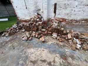 Bricks for free - pick up from driveway