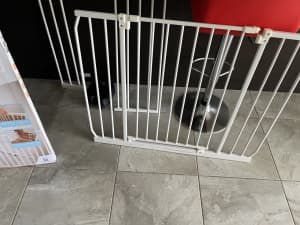 PERMA child safety and Dog safety gate