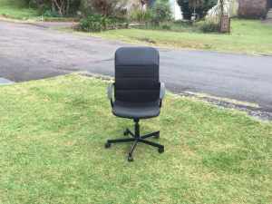 Computer chair good condition