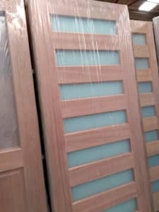 7GO solid timber doors with translucent glass 870mm