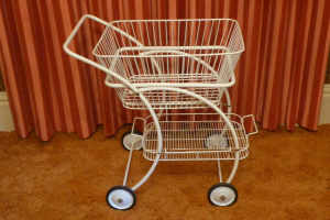 RETRO USEFUL DUAL PURPOSE DRINKS AND LAUNDRY TROLLEY