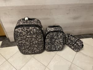 Set of bags for travelling