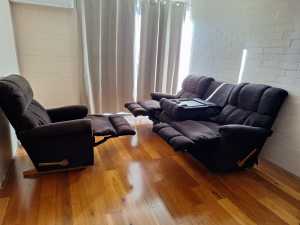 Lastly boy 3 seater recliner sofa & 2x single recliners