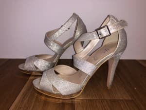 Womens Formal silver High Heels Size 7