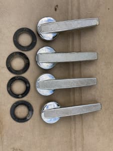 Escort mk1 - 4 Door opening handles / winders