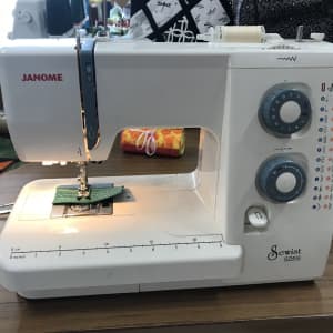 Janome sewing machine 525s excellent condition