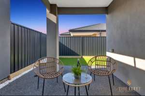Females only -2 Rooms in 3 bedroom Fully furnished house - Tarneit