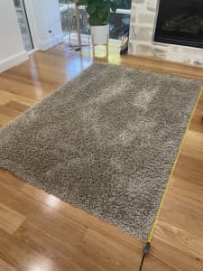 Cream/grey shag pile rug 220x160cm