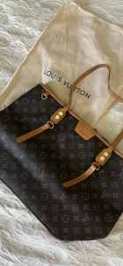 Women’s leather handbag tote