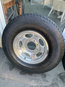 16” alloy 8 bolt pattern , Ford F-250 2002, 265/75R16 tyres