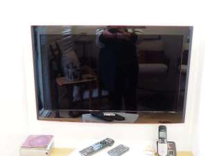 32 Fabulous Samsung HD UA32B6000 TV. Good Condition. Carlingford.