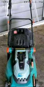 Electric mower with catcher