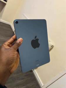 Great Cond. Apple iPad Air 5th Gen 64GB Wifi Cellular - Phonebot