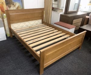 BR170 - Tasmanian Oak Queen Bed