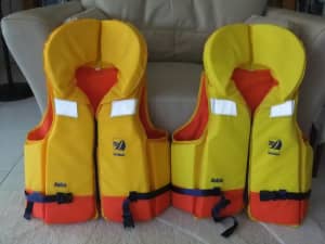 2 New Hutchwilco Astra Pfd Type 1 Medium Adult Lifejackets in ExCon