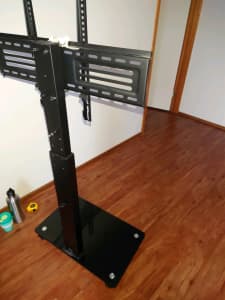 TV / screen stand with wheels