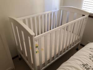 Cot with innerspring mattress