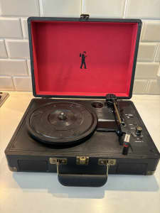 Suitcase turntable