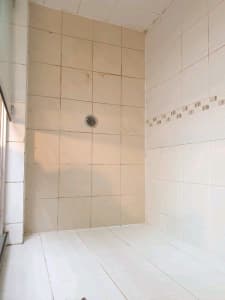 Regrouting.re-grouting.replace tile.regrout
