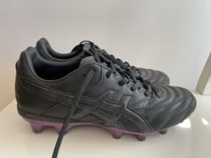 Girls Soccer boots US 8.5