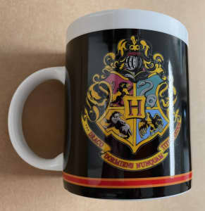 Harry Potter Hogwarts Crest mug unused