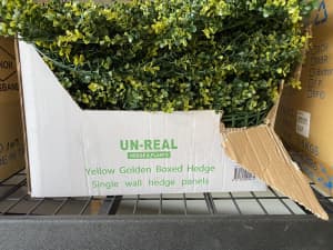UN-REAL 50x50cm Single wall hedge panels (Never used)