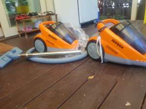 Sonixx vacuume cleaner - 2400w bagless