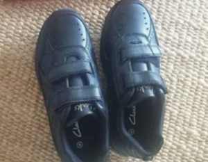 Back to school - new boys clarks school shoes - Ventura - size 5