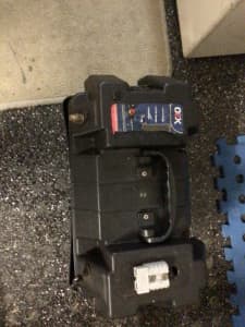 Battery box with Battery