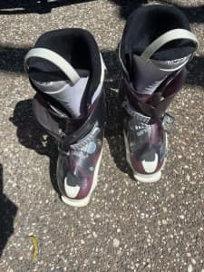 Womens ski boots sz