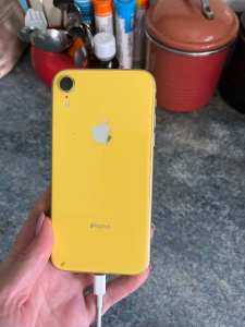 iPhone XR 64gb yellow