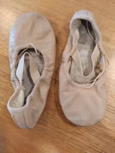 Kids ballet shoes - Bloch size 12.5