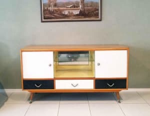 Vintage Retro Sideboard / Buffet / Display Cabinet