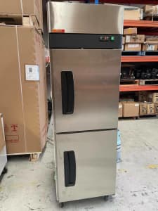 Commercial 2x1/2 Door Stainless Upright Storage Fridge HUMHS450