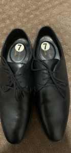 Men’s dress shoes Clarks size 7 NEW