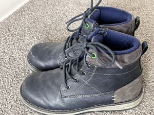 Clarks Boys Winter Shoes Boots High Tops size 32/ US1-2